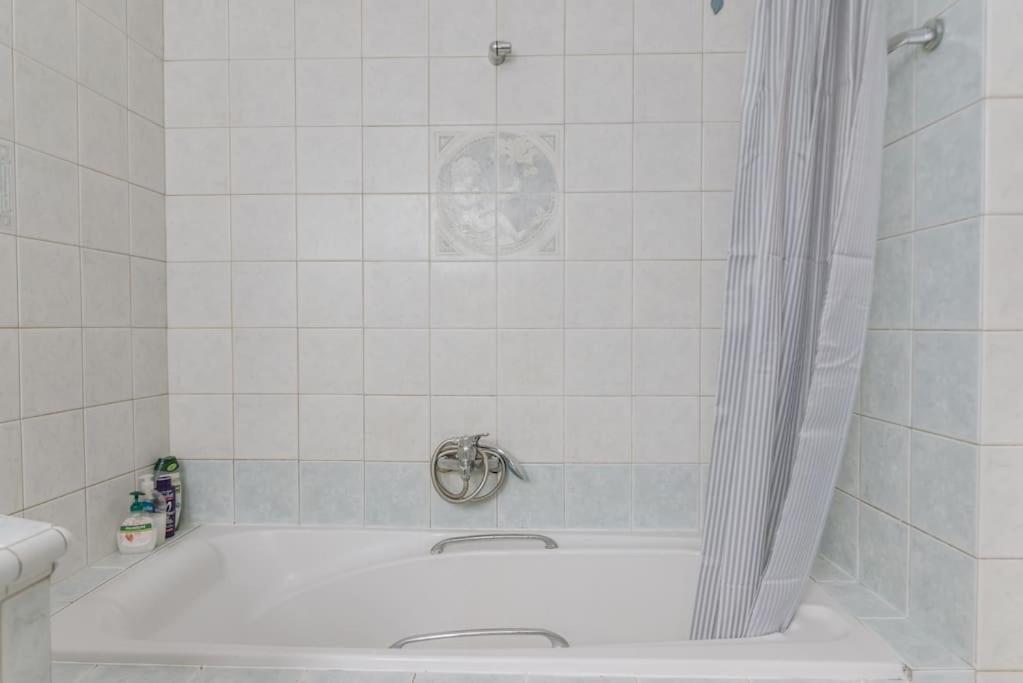 Sunny Apartment For Couples & Friends In Centre イラクリオン エクステリア 写真