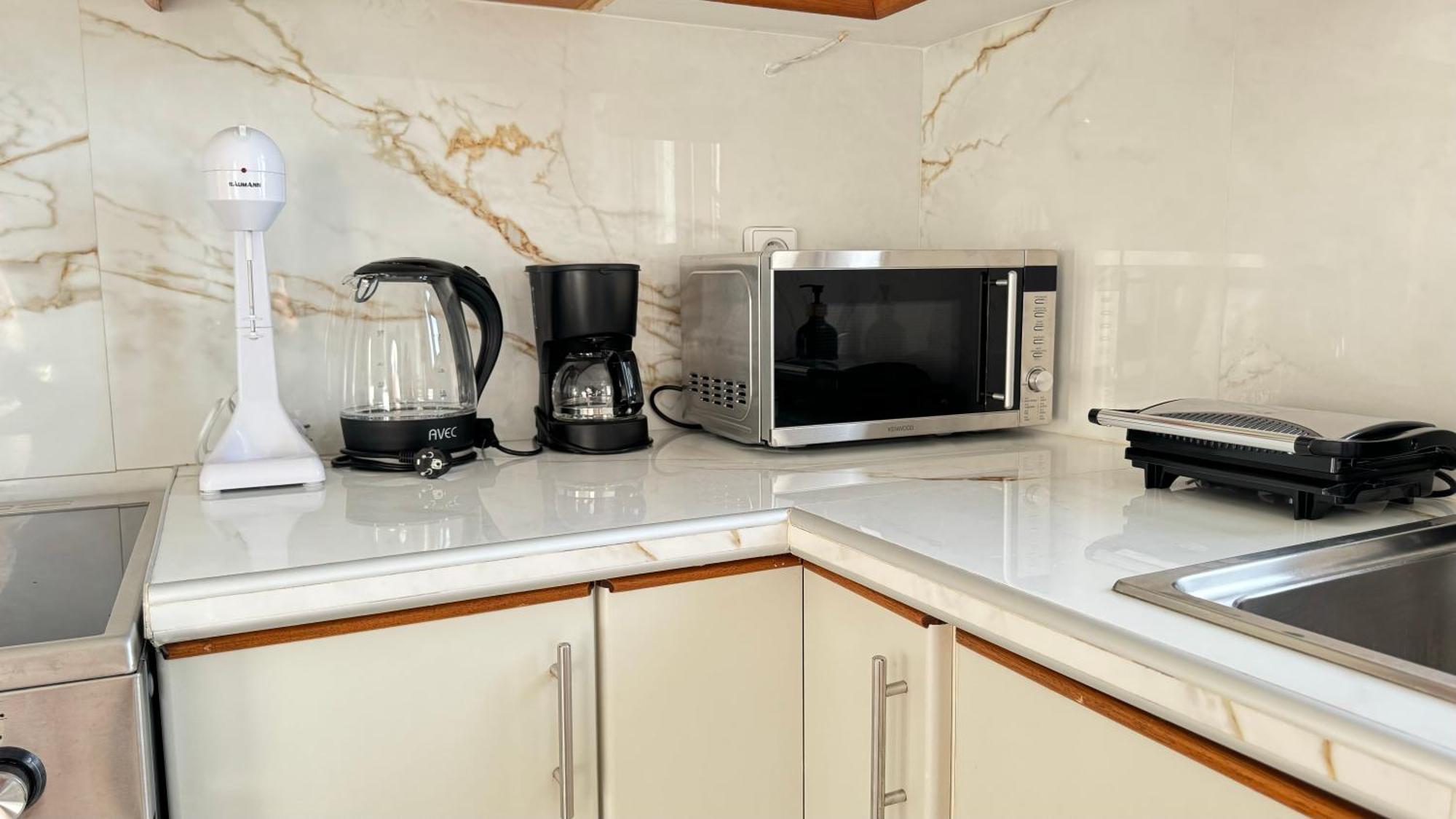 Sunny Apartment For Couples & Friends In Centre イラクリオン エクステリア 写真